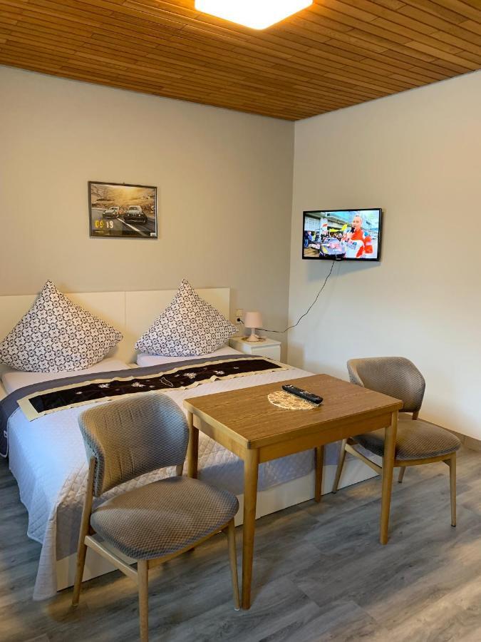 Bed and Breakfast Vina Am Ring Mannebach  Zewnętrze zdjęcie